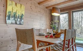traumHaff Küstenchalets - einzigartige Chalets an der Ostsee. Ganz aus Lärchenholz mit Kamin und Sauna